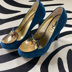 Teal YSL pump with gold heart detail. Size 37 (7).